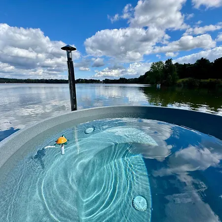 Dom wakacyjny Houseboat Marina Mookerplas Met Xl Hottub | 4 - 6 Personen Middelaar