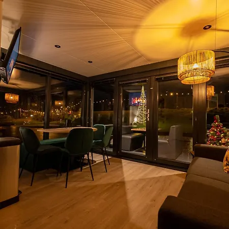 Houseboat Marina Mookerplas Met Xl Hottub | 4 - 6 Personen Σπίτι διακοπών Middelaar
