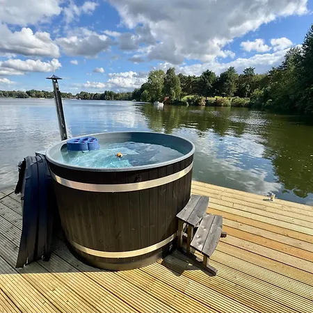 Houseboat Marina Mookerplas Met Xl Hottub | 4 - 6 Personen Middelaar