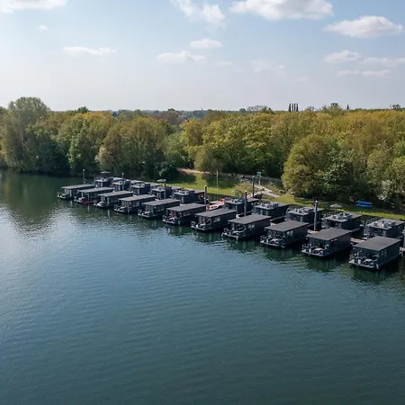 Houseboat Marina Mookerplas Met Xl Hottub | 4 - 6 Personen Dom wakacyjny Middelaar