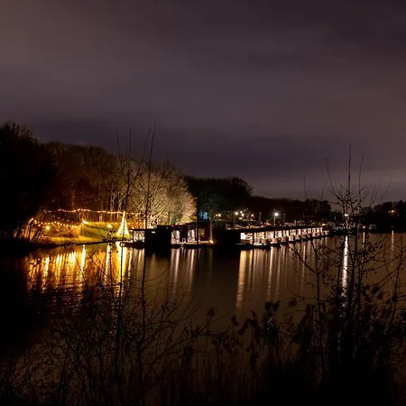 Houseboat Marina Mookerplas Met Xl Hottub | 4 - 6 Personen Дом отдыха *