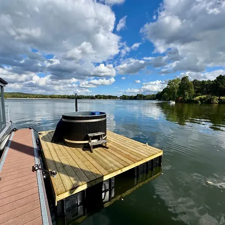 Dom wakacyjny Houseboat Marina Mookerplas Met Xl Hottub | 4 - 6 Personen Middelaar