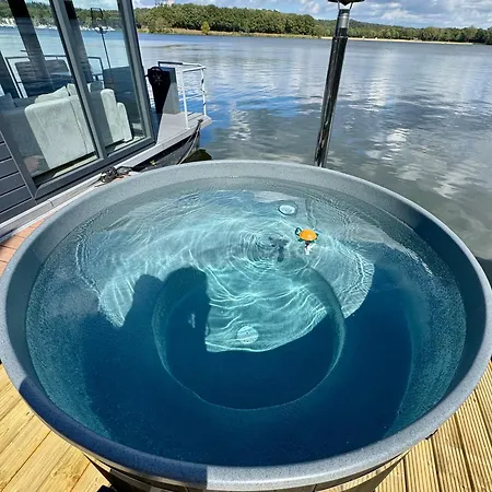 Dom wakacyjny Houseboat Marina Mookerplas Met Xl Hottub | 4 - 6 Personen *