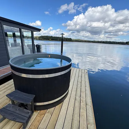 Houseboat Marina Mookerplas Met Xl Hottub | 4 - 6 Personen Middelaar