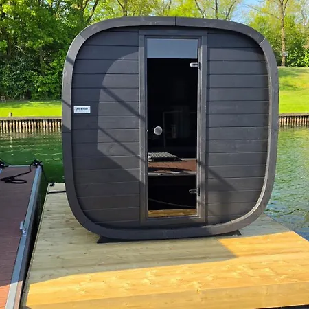Dom wakacyjny Houseboat Marina Mookerplas Met Xl Hottub | 4 - 6 Personen *