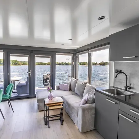 Houseboat Marina Mookerplas Met Xl Hottub | 4 - 6 Personen
