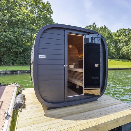 Houseboat Marina Mookerplas Met Xl Hottub | 4 - 6 Personen Middelaar