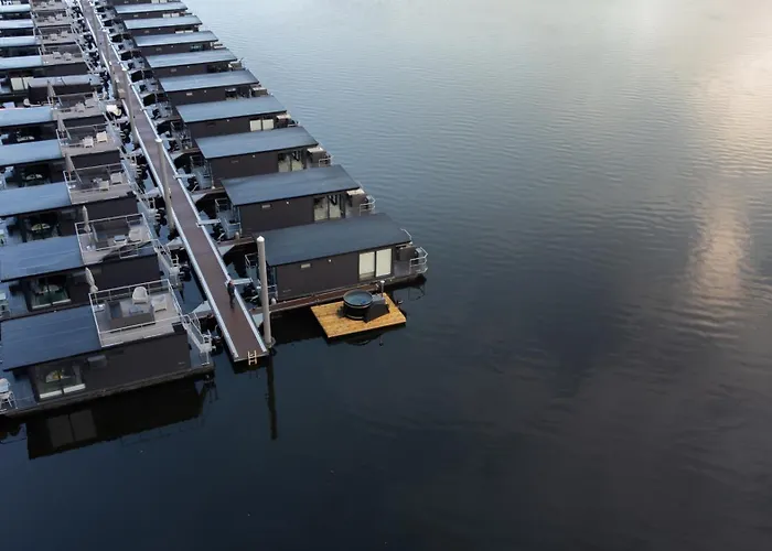 Houseboat Mookerplas Met Hottub Feriehus